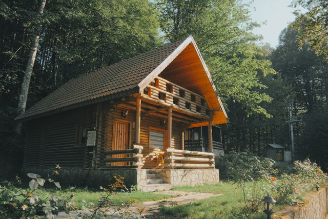 chata u řeky